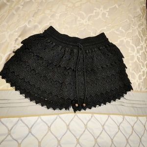 Black shorts - size Large